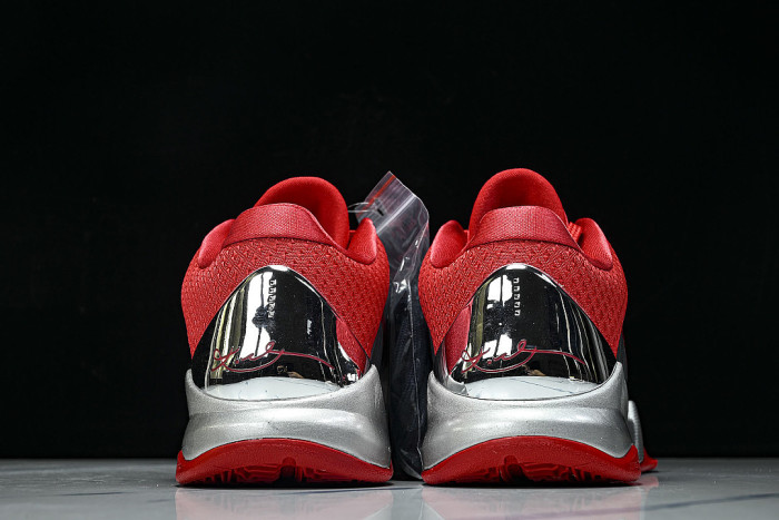 IV2712-001 KOBE 5 PROTRO METALLIC SILVER/UNIVERSITY RED