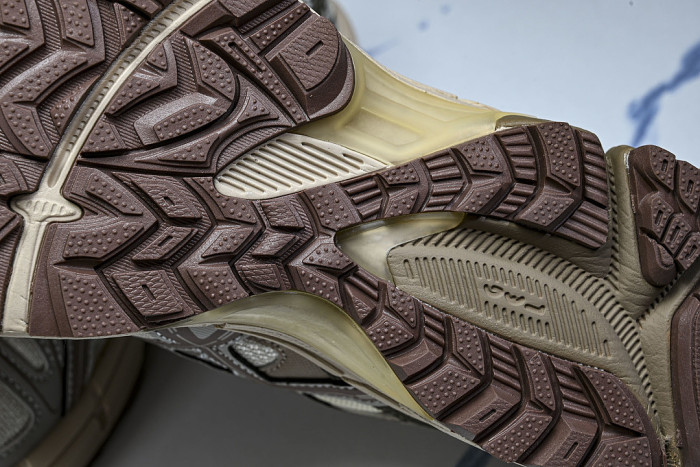 1011B109-029 GEL-KAHANA 8 LOW-TOP RUNNING SHOES WHITE/GREY/BROWN