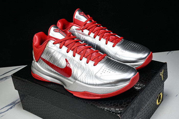 IV2712-001 KOBE 5 PROTRO METALLIC SILVER/UNIVERSITY RED
