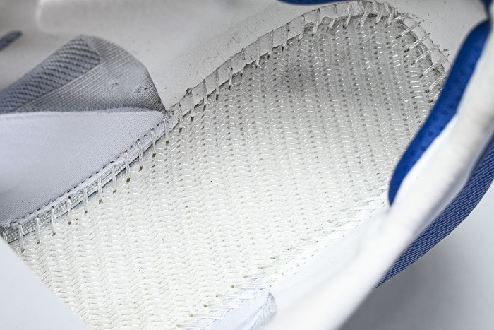 KI1911 HYPER BOOST EDGE CLOUD WHITE/EQT BLUE/ZERO METALLIC