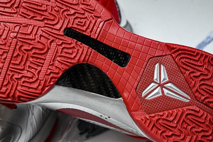 IV2712-001 KOBE 5 PROTRO METALLIC SILVER/UNIVERSITY RED