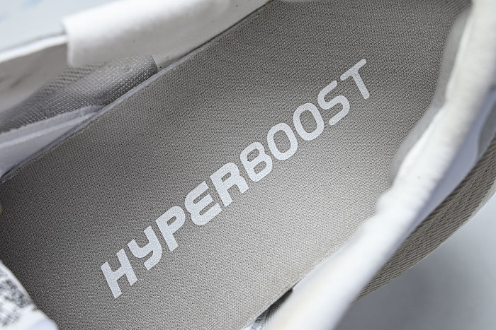 KK0288 HYPER BOOST EDGE CLOUD WHITE/LIGHT SOLID GREY/SILVER METALLIC