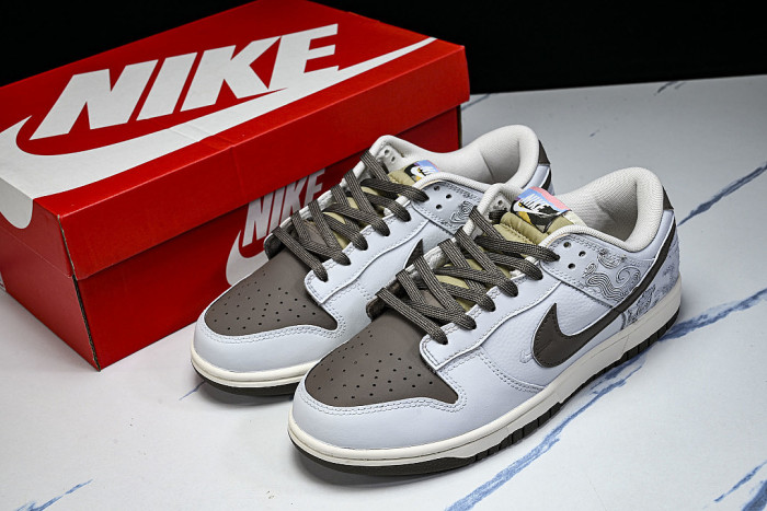 IQ1118-220 SB DUNK LOW CASUAL SNEAKERS GREY/BROWN