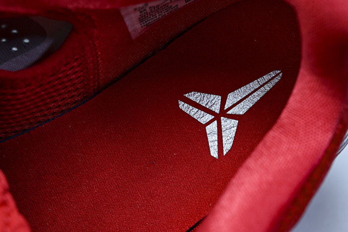 IV2712-001 KOBE 5 PROTRO METALLIC SILVER/UNIVERSITY RED
