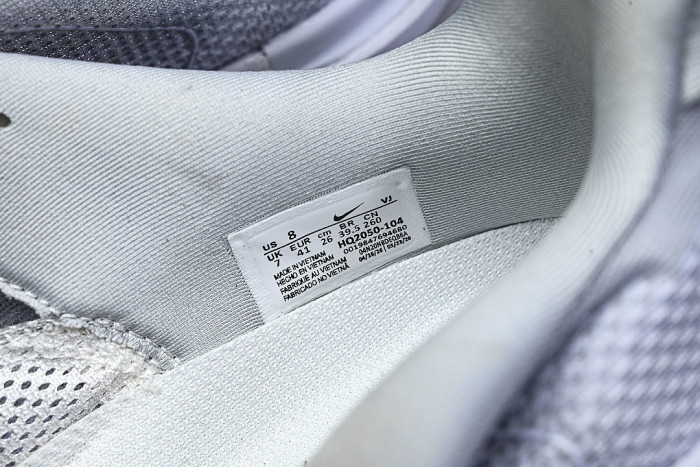 HQ2050-104 VOMERO PREMIUM OFF-WHITE/GREY FOG/WOLF GREY/DARK OBSIDIAN