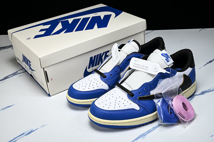 DM7886-140 TRAVIS SCOTT AIR JORDAN 1 LOW OG WHITE/BLUE/BLACK