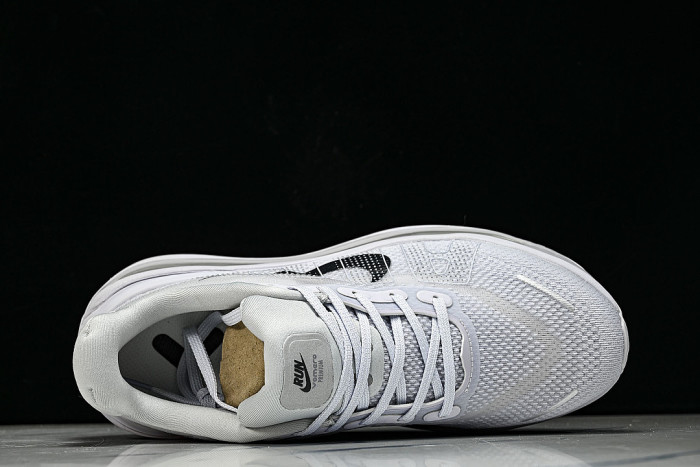 HQ2050-104 VOMERO PREMIUM OFF-WHITE/GREY FOG/WOLF GREY/DARK OBSIDIAN