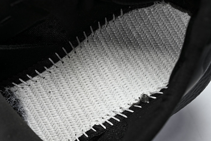 KI0289 HYPER BOOST EDGE BLACK/SILVER/BLACK