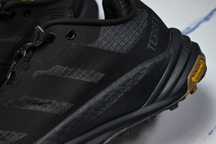 HQ9301 FREEHIKER 3 LOW GTX LOW-TOP RUNNING SHOES BLACK/BLACK/BLACK