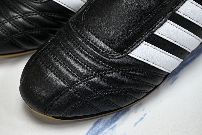 JQ4775 TAEKWONDO CORE BLACK/CLOUD WHITE/GUM