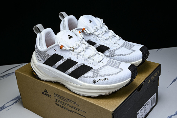 KI8279 FREEHIKER 3 LOW GTX LOW-TOP RUNNING SHOES WHITE/BLACK/GREY