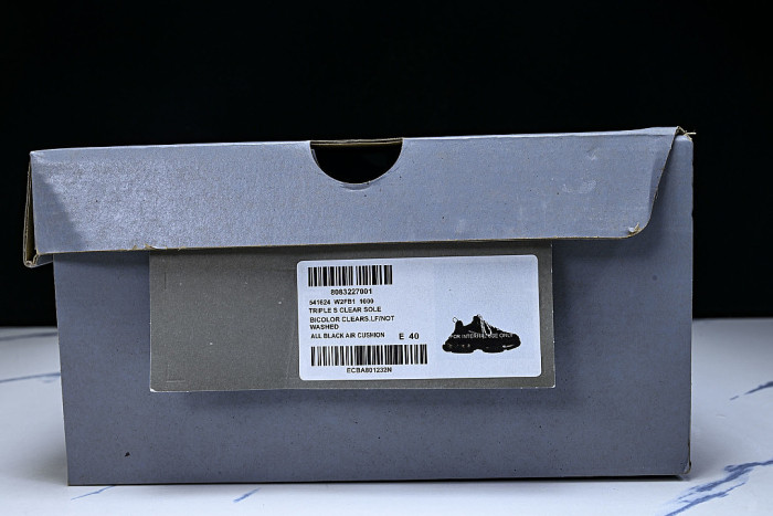 W2FB1-1000 TRIPLE S RETRO CASUAL RUNNING SHOES BLACK/GREY/BLACK