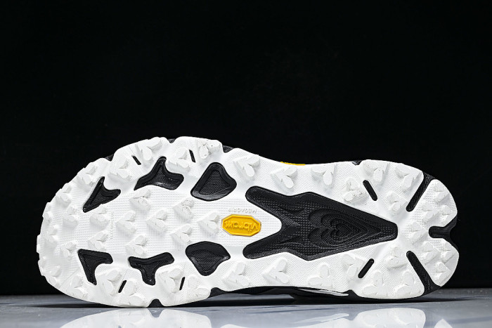 1171928-BWHT ONE ONE SPEEDGOAT 7 BLACK/WHITE