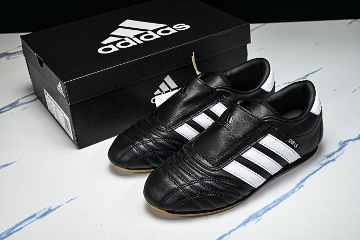 JQ4775 TAEKWONDO CORE BLACK/CLOUD WHITE/GUM