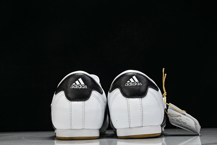 JQ4774 TAEKWONDO CLOUD WHITE/CORE BLACK/GUM