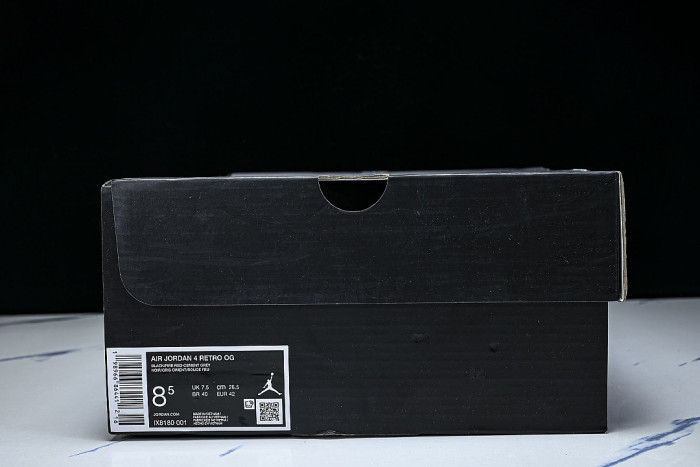 IX8180-001 JORDAN 4 RETRO OG BLACK/CEMENT GREY/SUMMIT WHITE/FIRE RED