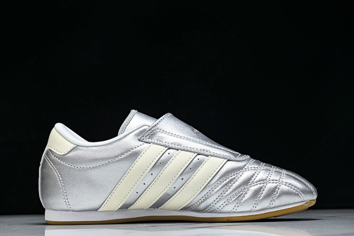 JS4023 TAEKWONDO SILVER METALLIC/OFF WHITE/GUM