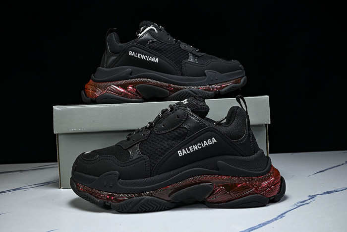W2FR1-1053 TRIPLE S RETRO CASUAL RUNNING SHOES BLACK/RED/BLACK