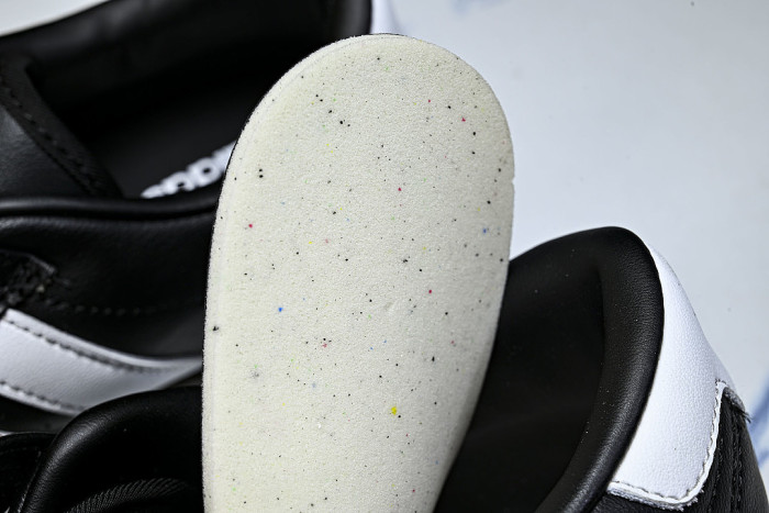 JQ4775 TAEKWONDO CORE BLACK/CLOUD WHITE/GUM