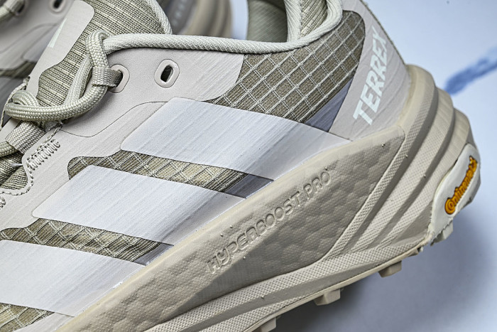 KI8281 FREEHIKER 3 LOW GTX LOW-TOP RUNNING SHOES BEIGE/GREY