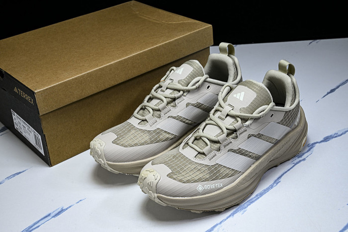KI8281 FREEHIKER 3 LOW GTX LOW-TOP RUNNING SHOES BEIGE/GREY
