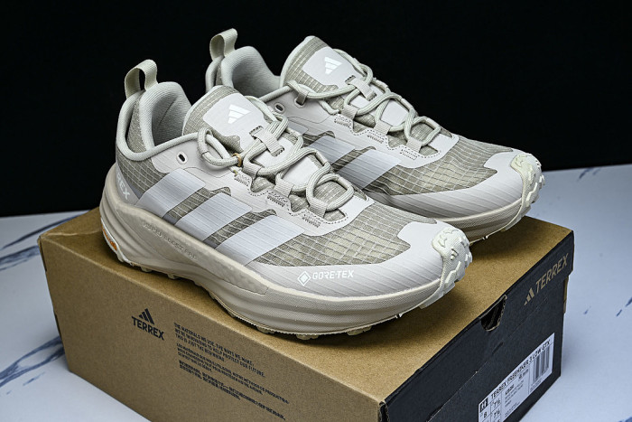 KI8281 FREEHIKER 3 LOW GTX LOW-TOP RUNNING SHOES BEIGE/GREY
