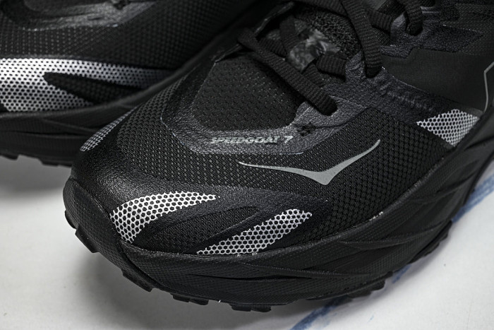 1171928-BCKT ONE ONE SPEEDGOAT 7 OUTDOOR SPORTS CASUAL RUNNING SHOES BLACK/BLACK/BLACK