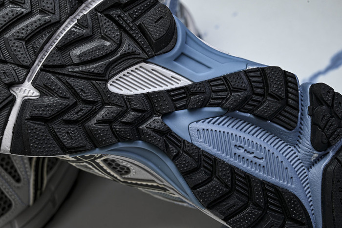 1203B031-028 GEL-KAHANA 8 LOW-TOP RUNNING SHOES GREY/BLUE/BLACK