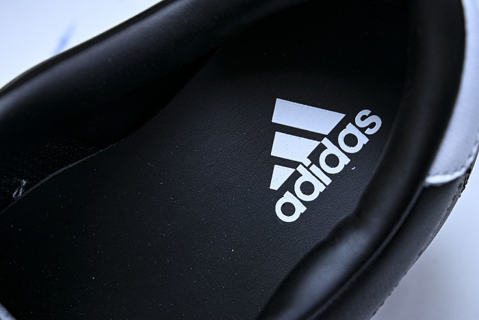 JQ4775 TAEKWONDO CORE BLACK/CLOUD WHITE/GUM