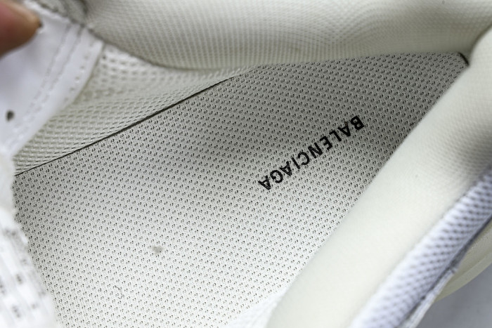 W2FB1-9000 TRIPLE S RETRO CASUAL RUNNING SHOES WHITE/WHITE/WHITE