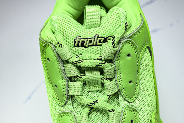 W2GR1-3801 TRIPLE S RETRO CASUAL RUNNING SHOES GREEN/GREEN/GREEN