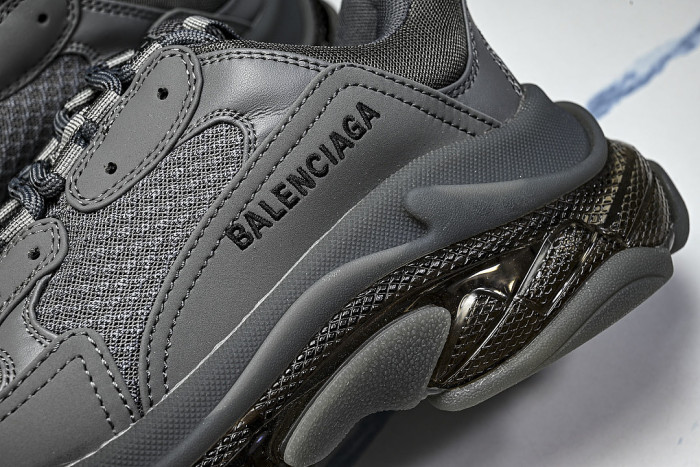W2GA1-1801 TRIPLE S RETRO CASUAL RUNNING SHOES GREY/GREY/GREY