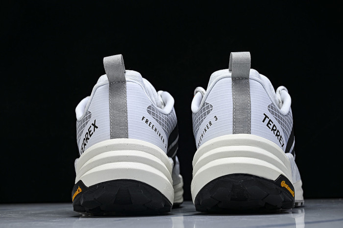KI8279 FREEHIKER 3 LOW GTX LOW-TOP RUNNING SHOES WHITE/BLACK/GREY