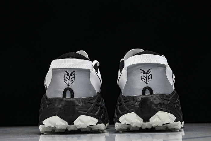 1171928-BWHT ONE ONE SPEEDGOAT 7 BLACK/WHITE