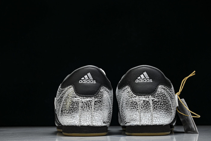 JH9664 TAEKWONDO SILVER METALLIC/CORE BLACK/GUM