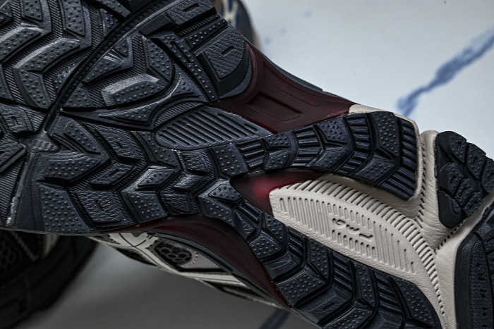 1203B031-027 GEL-KAHANA 8 LOW-TOP RUNNING SHOES BLACK/GREY/NAVY BLUE