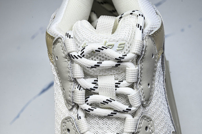 W2FB1-9000 TRIPLE S RETRO CASUAL RUNNING SHOES WHITE/WHITE/WHITE