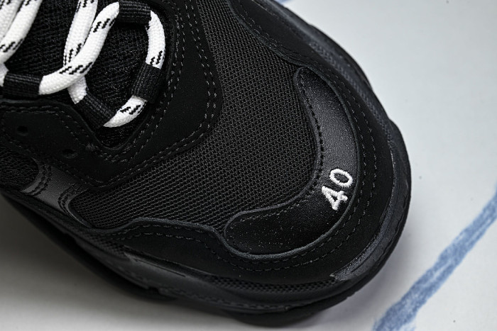 W2FB1-1000 TRIPLE S RETRO CASUAL RUNNING SHOES BLACK/GREY/BLACK
