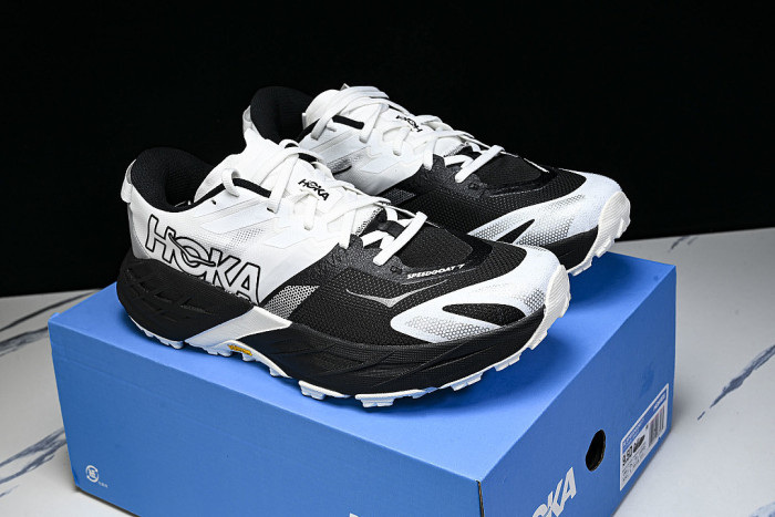 1171928-BWHT ONE ONE SPEEDGOAT 7 BLACK/WHITE