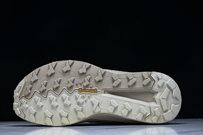 KI8281 FREEHIKER 3 LOW GTX LOW-TOP RUNNING SHOES BEIGE/GREY