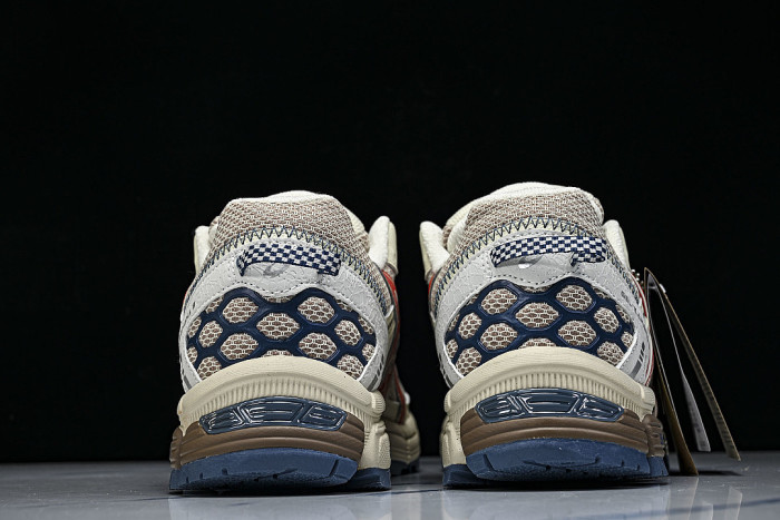 1203B133-200 GEL-KAHANA 8 LOW-TOP RUNNING SHOES BEIGE/RED/BLUE