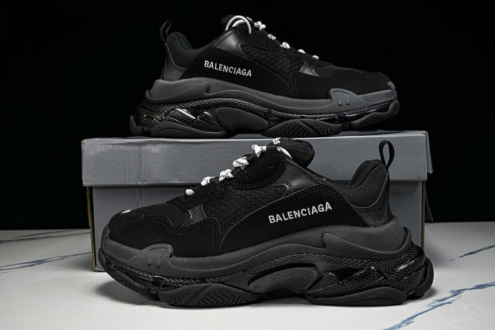 W2FB1-1000 TRIPLE S RETRO CASUAL RUNNING SHOES BLACK/GREY/BLACK