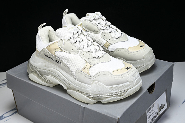 W2FB1-9000 TRIPLE S RETRO CASUAL RUNNING SHOES WHITE/WHITE/WHITE