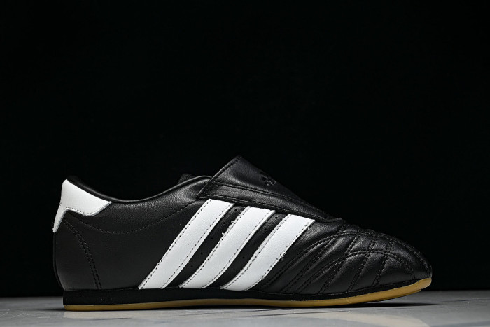 JQ4775 TAEKWONDO CORE BLACK/CLOUD WHITE/GUM
