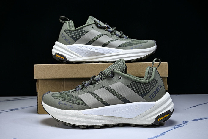 KI8276 FREEHIKER 3 LOW GTX LOW-TOP RUNNING SHOES GREEN/GREEN/GREEN