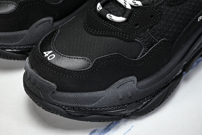 W2FB1-1000 TRIPLE S RETRO CASUAL RUNNING SHOES BLACK/GREY/BLACK