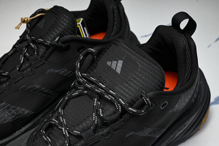HQ9301 FREEHIKER 3 LOW GTX LOW-TOP RUNNING SHOES BLACK/BLACK/BLACK