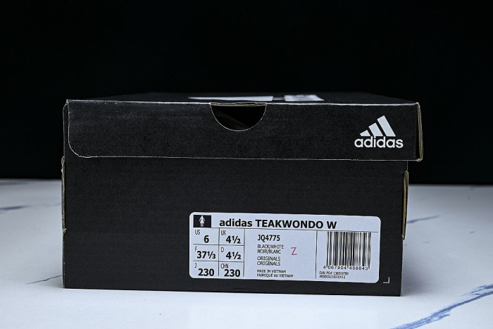 JQ4775 TAEKWONDO CORE BLACK/CLOUD WHITE/GUM