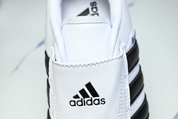 JQ4774 TAEKWONDO CLOUD WHITE/CORE BLACK/GUM