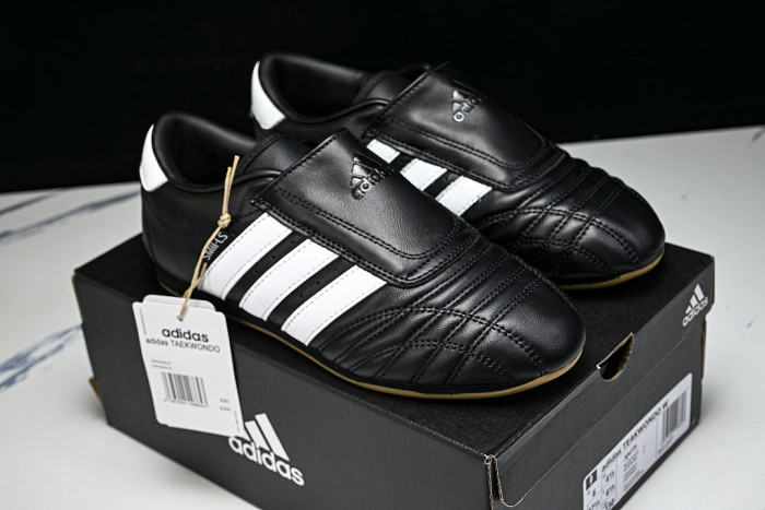 JQ4775 TAEKWONDO CORE BLACK/CLOUD WHITE/GUM